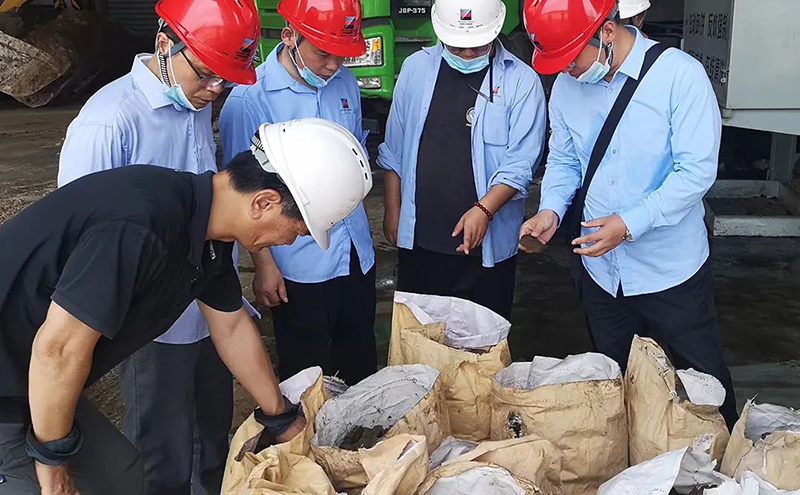 金凱地智能壓干機(jī)取代干化——瓷土行業(yè)含水率低至10個點(diǎn)